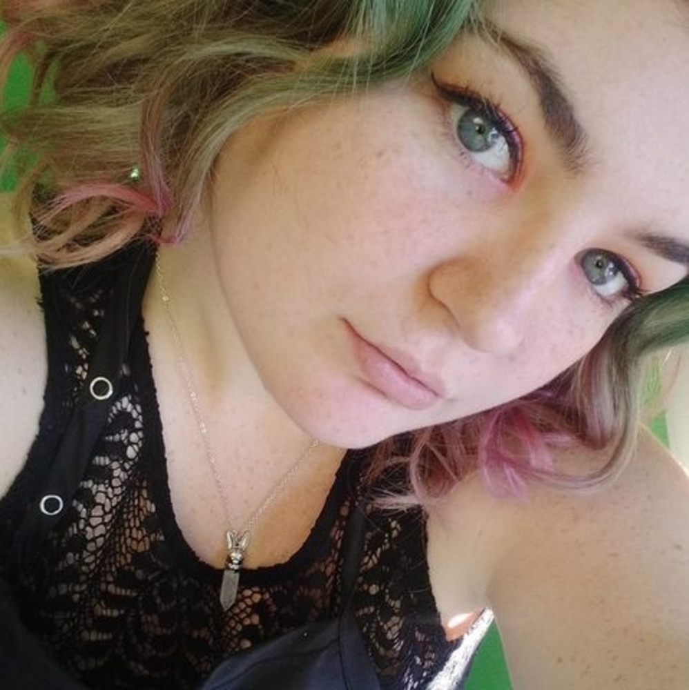 Meet your Posher, Alicia
